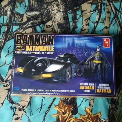 AMT Batman Batmobile Plastic Model Kit 1/25 Scale w/Batman Figure  New In Box! - Image 1 of 2