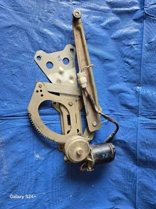 79 80 81 SUPRA RIGHT/PASSENGER SIDE FRT POWER WINDOW REGULATOR AND MOTOR 4984 - Foto 1 di 2