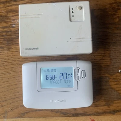 HONEYWELL CM927 Wireless Programmable Room Thermostat + Receiver - Image 1 of 4