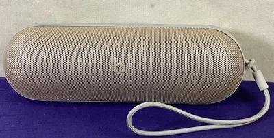 Alto-falante Bluetooth Portátil Beats A3211 Pill+ Dourado/Taupe - Imagem 1 de 3