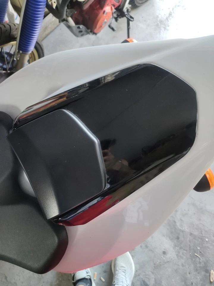 CODINO YAMAHA R1 2004 2006 COLORE NERO ORIGINALE - Immagine 1 di 1