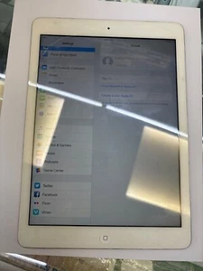 Apple iPad Air 1st 32GB WiFi cracked screen Good LCD - Picture 1 of 3