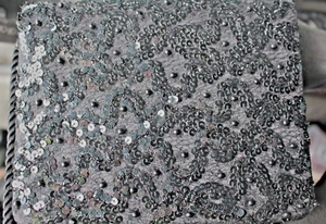 Schwarze Seaquin Handtasche 8" x 1,5" x 6" - Bild 1 von 5