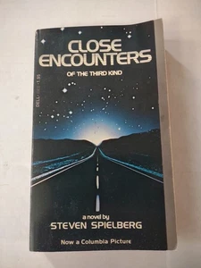 Close Encounters of the Third Kind by Steven Spielberg 1978 Dell Paperback Book - Bild 1 von 12