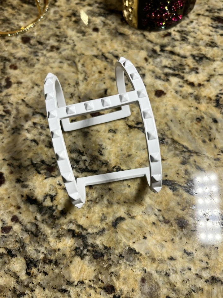 Vince Camuto White Cuff Bracelet Foto 1 de 3