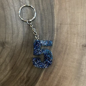 Handmade Resin Number 5 Keyring - Picture 1 of 2
