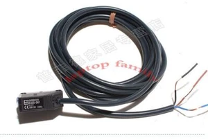 New Omron E3ZG-D61 Fiber Optic Photoelectric Switch E3ZGD61 - Picture 1 of 1
