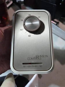 Johnson Controls Model T26S-18C Line Voltage Thermostat Heat/Cool   NOS - Picture 1 of 11