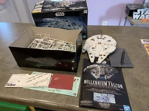 Bandai Star Wars 1:144 Millennium Falcon Plastik Modellbausatz zusammen Box Anleitung - Bild 1 von 10