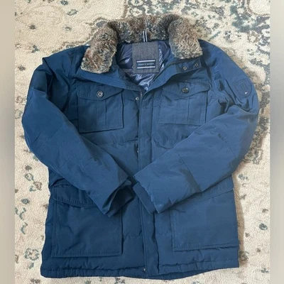 Abrigo de campo militar Tommy Hilfiger azul con ribete de piel sintética Foto 1 de 4