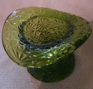 Vintage MCM Fenton Emerald Green Daisy & Button Top Hat Figurine 3” - Picture 1 of 5