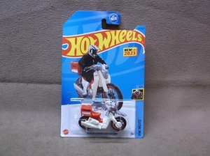 HOT WHEELS 2023 #160 WHITE RED 2022 22 HONDA SUPER CUB CUSTOM MOPED SCOOTER - Picture 1 of 3