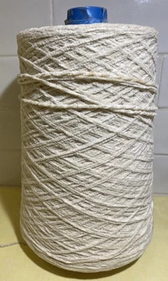 CONO DE HILO DE LUJO CHENILLA MARFIL VINTAGE MÁS DE 3 LIBRAS ESPAÑA Foto 1 de 4