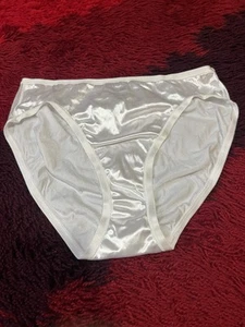 Vtg VICTORIAS SECRET SECOND SKIN SATIN PANTIES sz M White - Picture 1 of 5