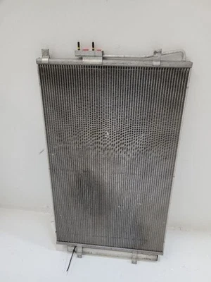 Condensador de aire acondicionado Hyundai Santa Fe 2013-2018 2,4 L 976062W500 13-18 Foto 1 de 4