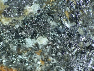 GEIKIELITE & KLINOHUMIT aus Österreich * SELTENES MINERAL * 1,1 cm - Bild 1 von 5