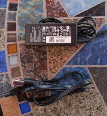 Adaptador de CA para computadora portátil Dell Inspiron 65W OEM con cable de alimentación - DP/N: 09RN2C Foto 1 de 2