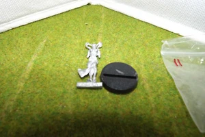 28mm retro fantasy figure no arms - Picture 1 of 3