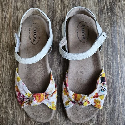 Sandalias Taos con tiras para mujer talla 10 con puntera de tela floral y correas para el tobillo de cuero Foto 1 de 4