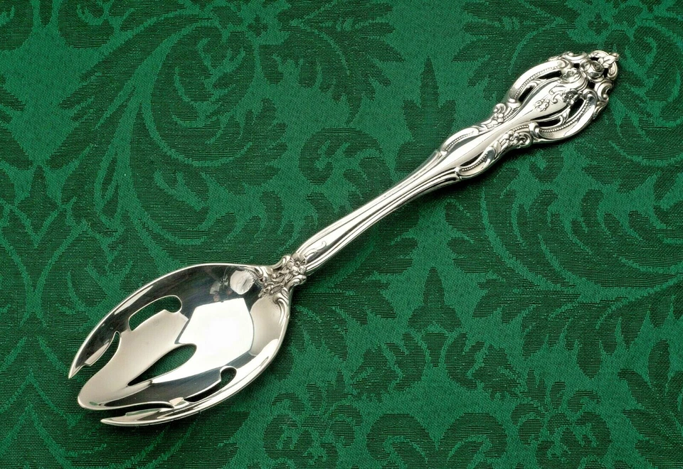 Cuchara para servir de mesa perforada de plata de ley La Scala de Gorham 8 7/8" Foto 1 de 1
