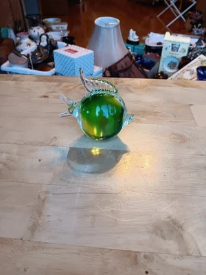 VTG MURANO ART GLASS GREEN FISH ORIGINAL LABEL. 1213 - image 1 of 4