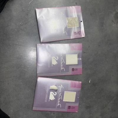 3 Nuevo Con Etiquetas Gloria Vanderbilt Día Transparente Sandalia Pie Pantimedias 2 Blanco 1 Off White Foto 1 de 4