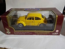Road Legends Volkswagen Beetle 1967 1/18 Diecast Car Yellow VW Bug 92078