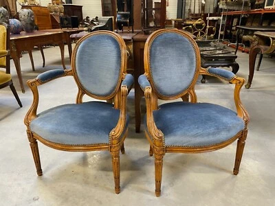 André Mailfert : paire de fauteuils style Louis XVI - Photo 1/4