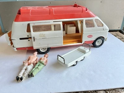 Ambulancia de rescate Tonka vintage de metal prensado años 70 con cama y figuras Foto 1 de 4