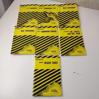 Lot 7 Cliffs Notes Study Guides Dracula Fahrenheit 451 Oliver Twist Paperbacks - Image 1 of 4