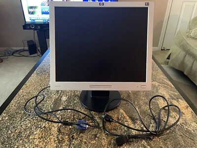 HP L1906 19" SXGA LCD Color Monitor 385899-001 w/ Pivot Stand VGA & Power Cables - Image 1 of 4