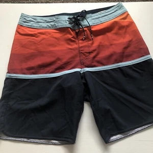 BILLABONG Platinum X 50/50 Boardshorts Size 30 BNWOT - Picture 1 of 7
