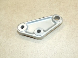 Triumph Daytona 955i 01-06 small engine mount mounting bracket - Picture 1 of 1