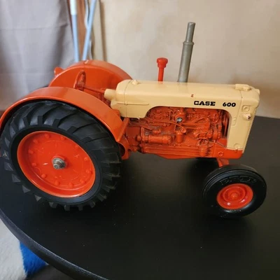 Vintage Die-Cast ERTL Case 600 Tractor 1/16 Scale USA #270 - Image 1 of 4