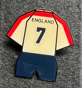 CAMISETA DE FUTBOL INGLATERRA (2004 ?) INSIGNIA PIN DAVID BECKHAM Nº7 - Imagen 1 de 4