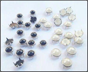 100pz borchie semisferiche perle alette colore a scelta nero / bianco 9.5mm - Picture 1 of 3