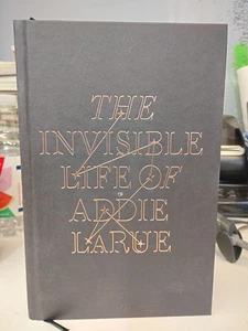 V. E. SCHWAB The Invisible Life of Addie LaRue SIGNED OWLCRATE EDITION 1ed Tor - Bild 1 von 7