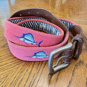 Cinturón de cuero para hombre JT Spencer rosa tejido estampado pez vela talla 38 - Imagen 1 de 12