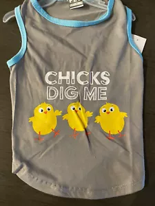 Camiseta PET SPIRIT PASCUA "CHICKS DIG ME" Gris Azul Borde Cachorro/Perro MEDIANA NUEVA CON ETIQUETAS - Imagen 1 de 1