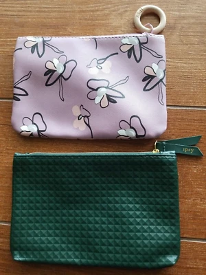 Bolsas de maquillaje IPSY - Lote de 2 flores verdes texturizadas y moradas de 7,5"" x 5"" Foto 1 de 4
