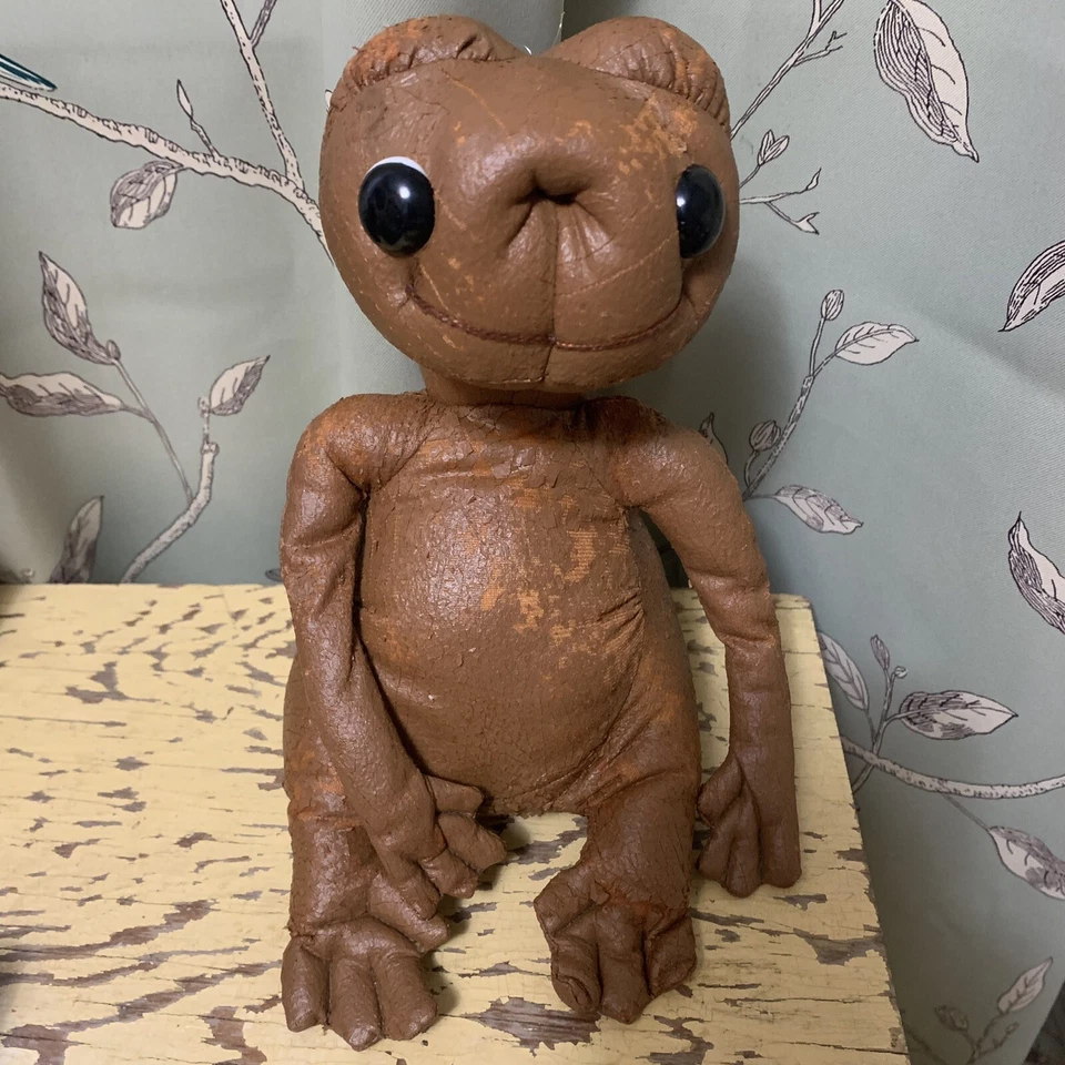 Vintage E.T. Muñeca de peluche The Extra-Terrestrial Pleather - Envejecida, 1982. Kamar Foto 1 de 4