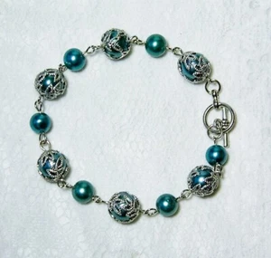 CYNTHIA LYNN "FINISHING TOUCH" GREEN PEARL SILVER TOGGLE BRACELET 8 INCHES - Picture 1 of 3