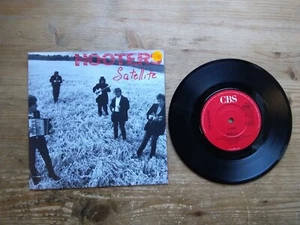Hooters Satellite / One Way Home Excellent 7" Single Vinyl Record 651168 - Picture 1 of 6