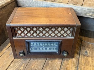Vintage General Electric Model 221 AM/SW Wood Table - Tube Radio Working (1E) - Picture 1 of 9