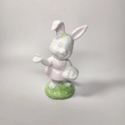 Estatuilla de conejo de Pascua vintage cesta blanca 3" Foto 1 de 4
