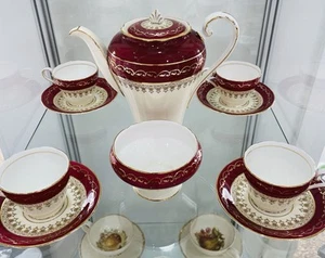 Vintage Aynsley Tea / Coffee Set Cups, Saucers sugar cup, teapot Gold Trim. - Picture 1 of 16