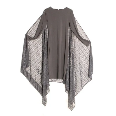 Fantasia de Halloween feminina caseira média vestido preto e capa de renda - Imagem 1 de 4