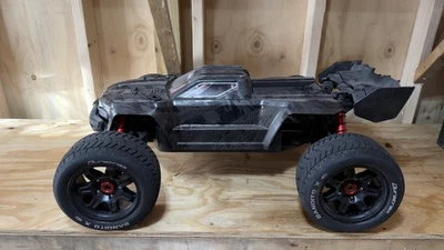 ARRMA KRATON 8s UPGRADE  2028 1100KV SENSORED CASTLE MOTOR / XLX2 - Image 1 of 4