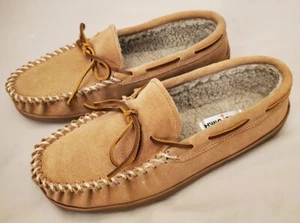 Minnetonka Women's Tan Slippers Suede Slip On Moccasins Size 10 M - Picture 1 of 11