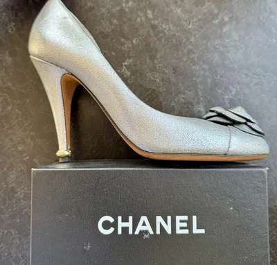 CHANEL SILVER  METALLIC TEXTURED LEATHER Shoes CAMELLIA  PUMP SHOE Size 38 /7.5 - Image 1 of 4